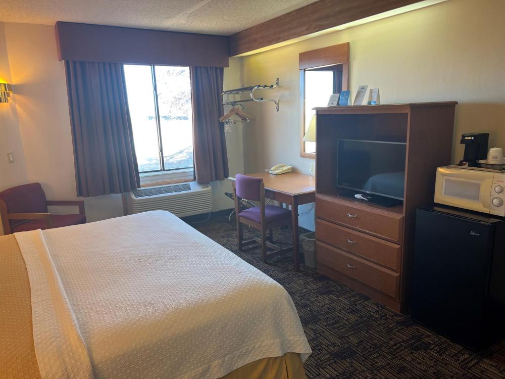 King Room - Non-Smoking interior