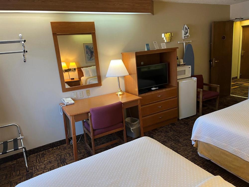 Double Room with Two Double Beds - Non-Smoking interior